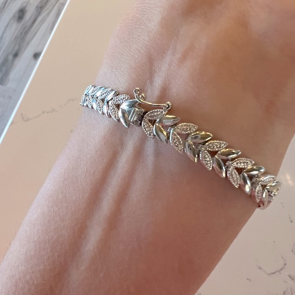 Sterling silver and diamond leaf bracelet - Picture 4 of 4